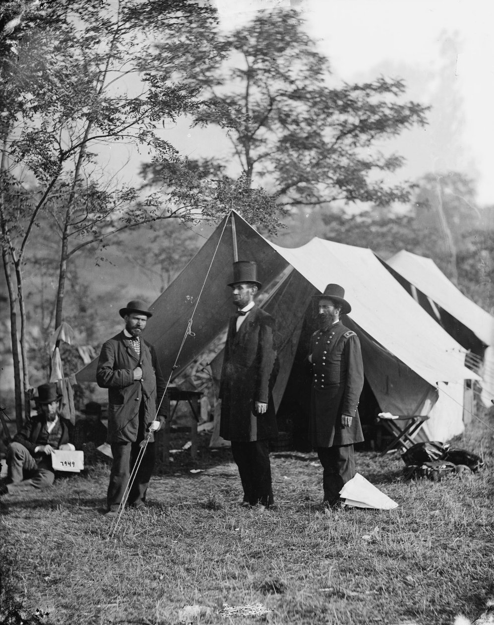 Abraham Lincoln z Allanem Pinkertonem i generałem dywizji Johnem A. McClernandem, 1862 autorstwa Alexander Gardner