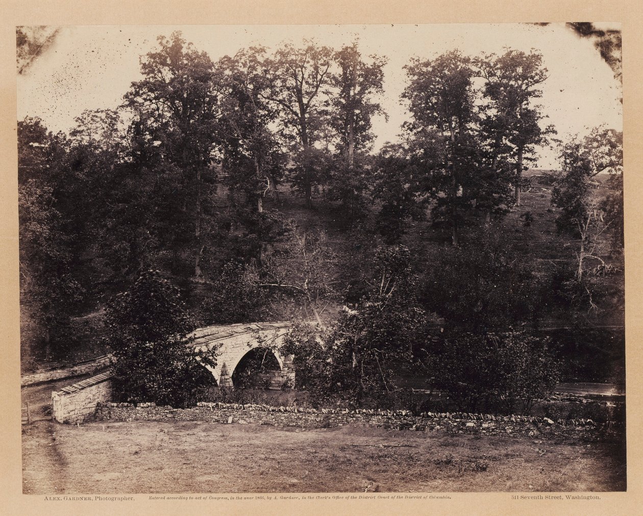 Most Burnside, przez Antietam Creek, Maryland, ze szkicownika Gardnera z wojny secesyjnej autorstwa Alexander Gardner