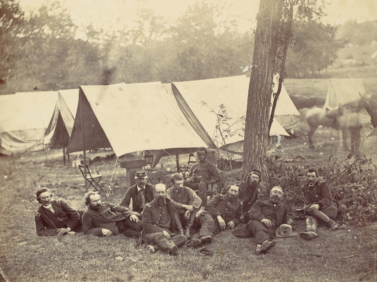 Grupa w Kwaterze Głównej Armii Potomaku, Antietam, październik 1862, 1862. autorstwa Alexander Gardner