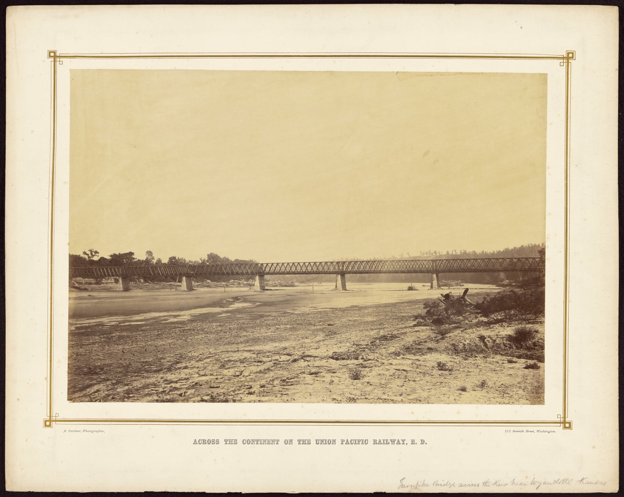 [Most Turnpike przez rzekę Kaw w pobliżu Wyandotte w stanie Kansas]. autorstwa Alexander Gardner