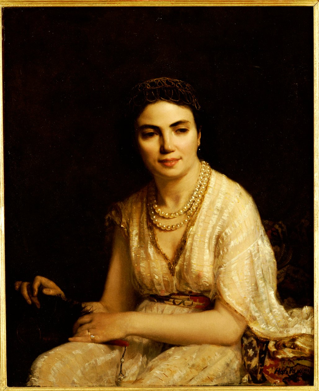 Portret kobiety noszącej naszyjnik z pereł i trzymającej wachlarz autorstwa Alexei Alexevich Harlamoff