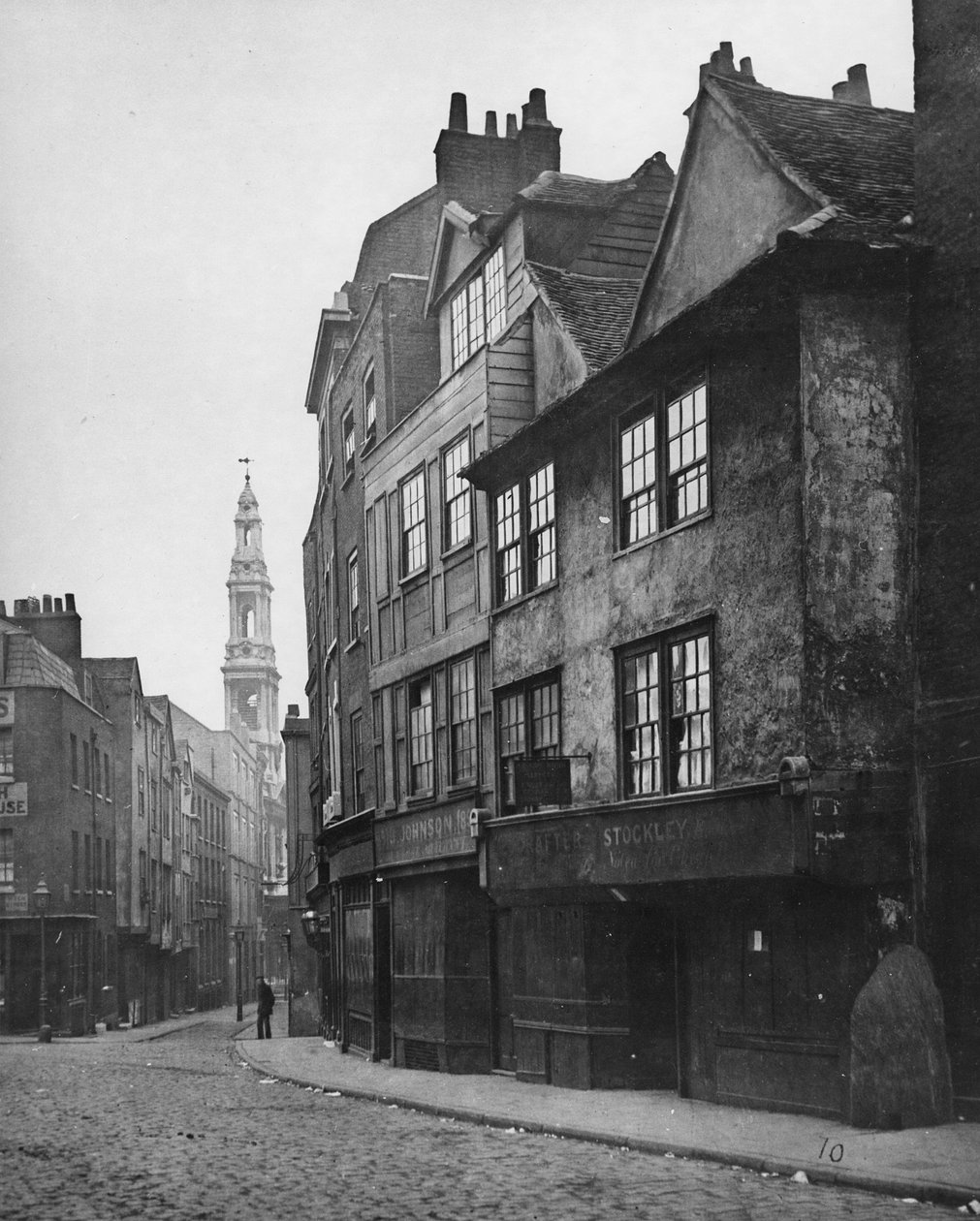 Drury Lane, patrząc na południe i pokazując wieżę St. Mary-le-Strand, c.1876 autorstwa Alfred and John Bool