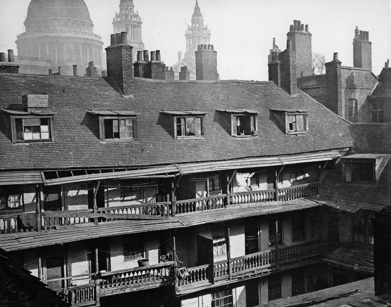 The Oxford Arms, Warwick Lane, 1875 r. autorstwa Alfred and John Bool