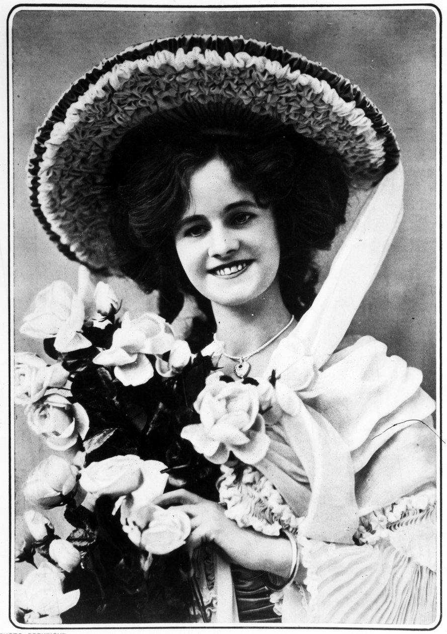 Panna Gertie Millar, ok. 1910 autorstwa Alfred Ellis & Walery