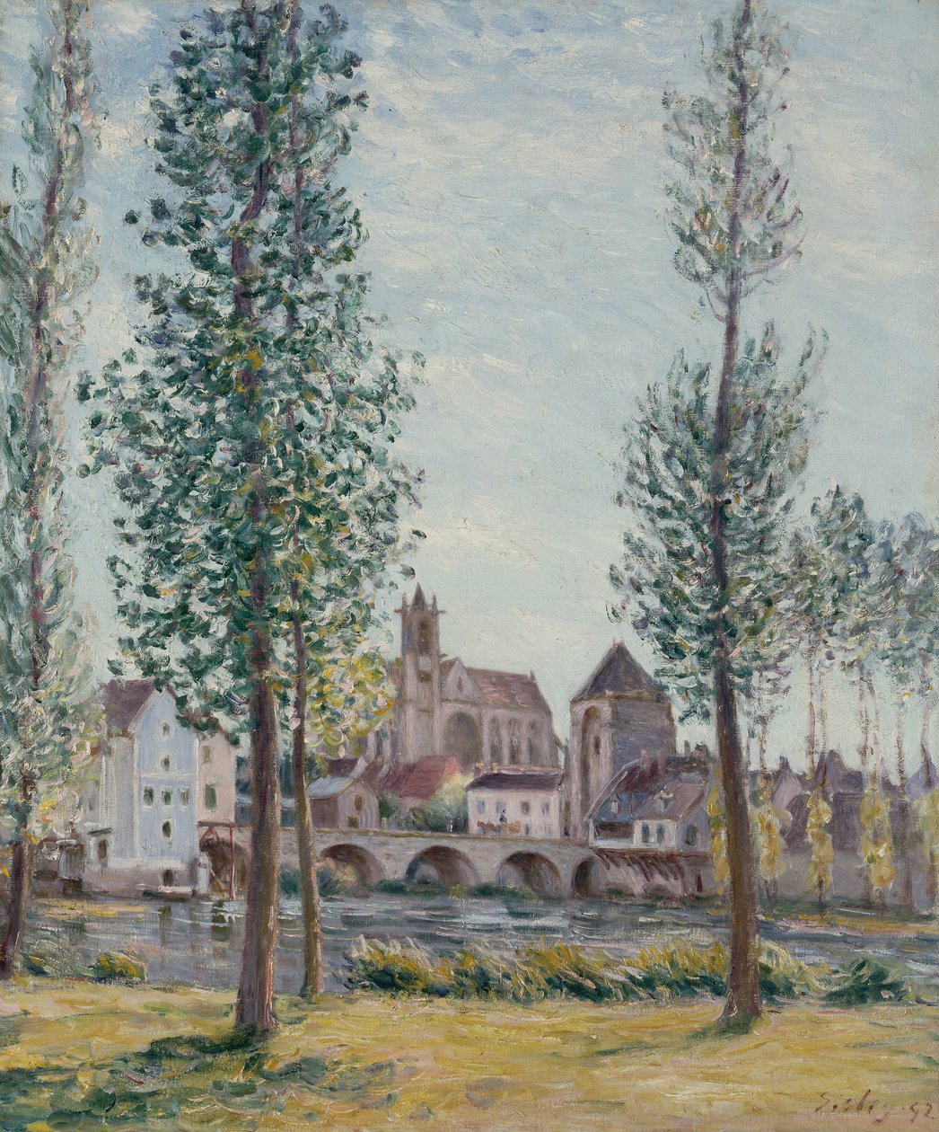 Widok na Moret sur Loing przez drzewa autorstwa Alfred Sisley