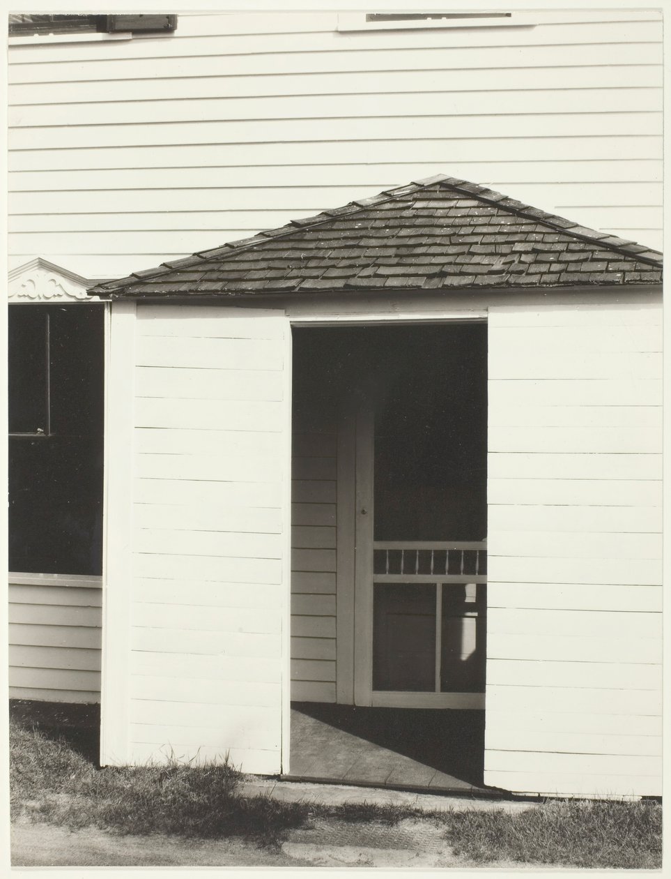 Drzwi do kuchni, Lake George, 1934. autorstwa Alfred Stieglitz