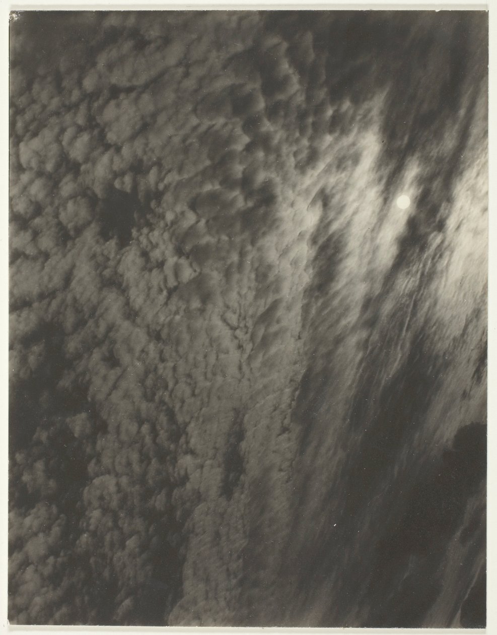 Odpowiednik, z zestawu A (trzeci zestaw, druk 3) autorstwa Alfred Stieglitz