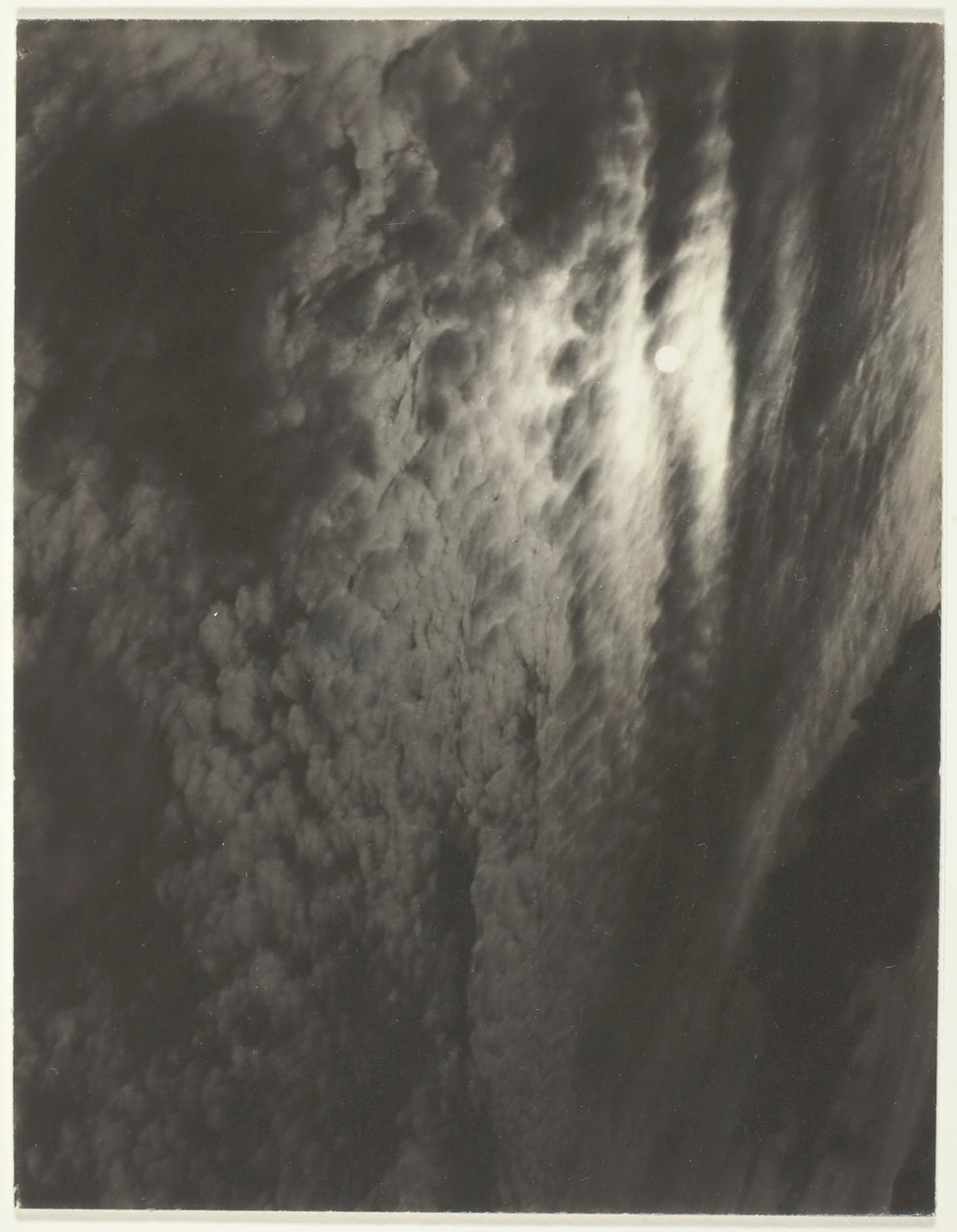 Odpowiednik, z zestawu A trzeciego, druk 2, 1929. autorstwa Alfred Stieglitz