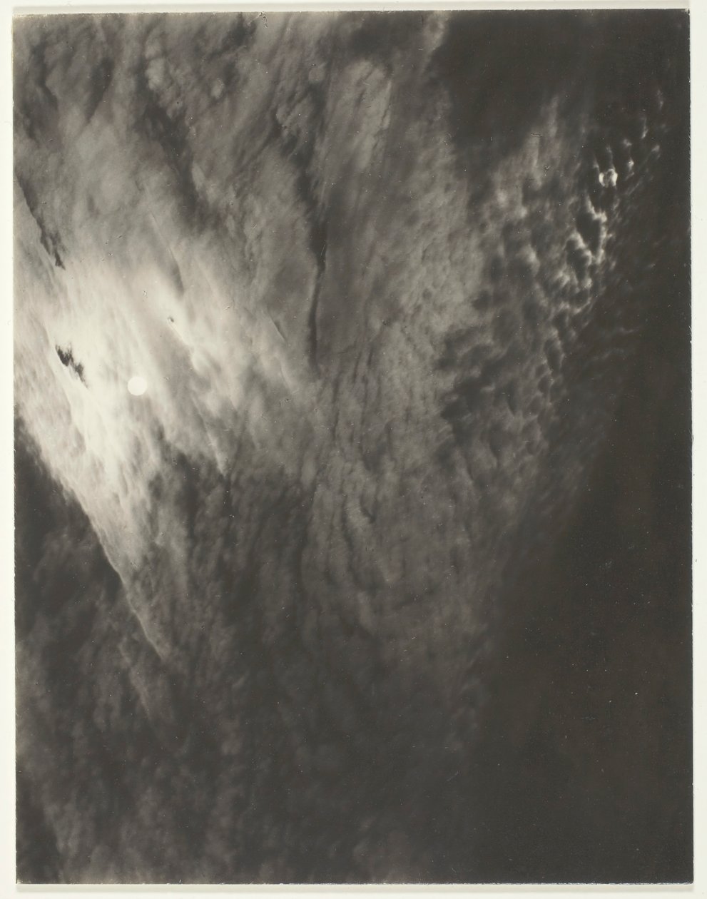 Odpowiednik, z zestawu A trzeciego, druk 7, 1929. autorstwa Alfred Stieglitz