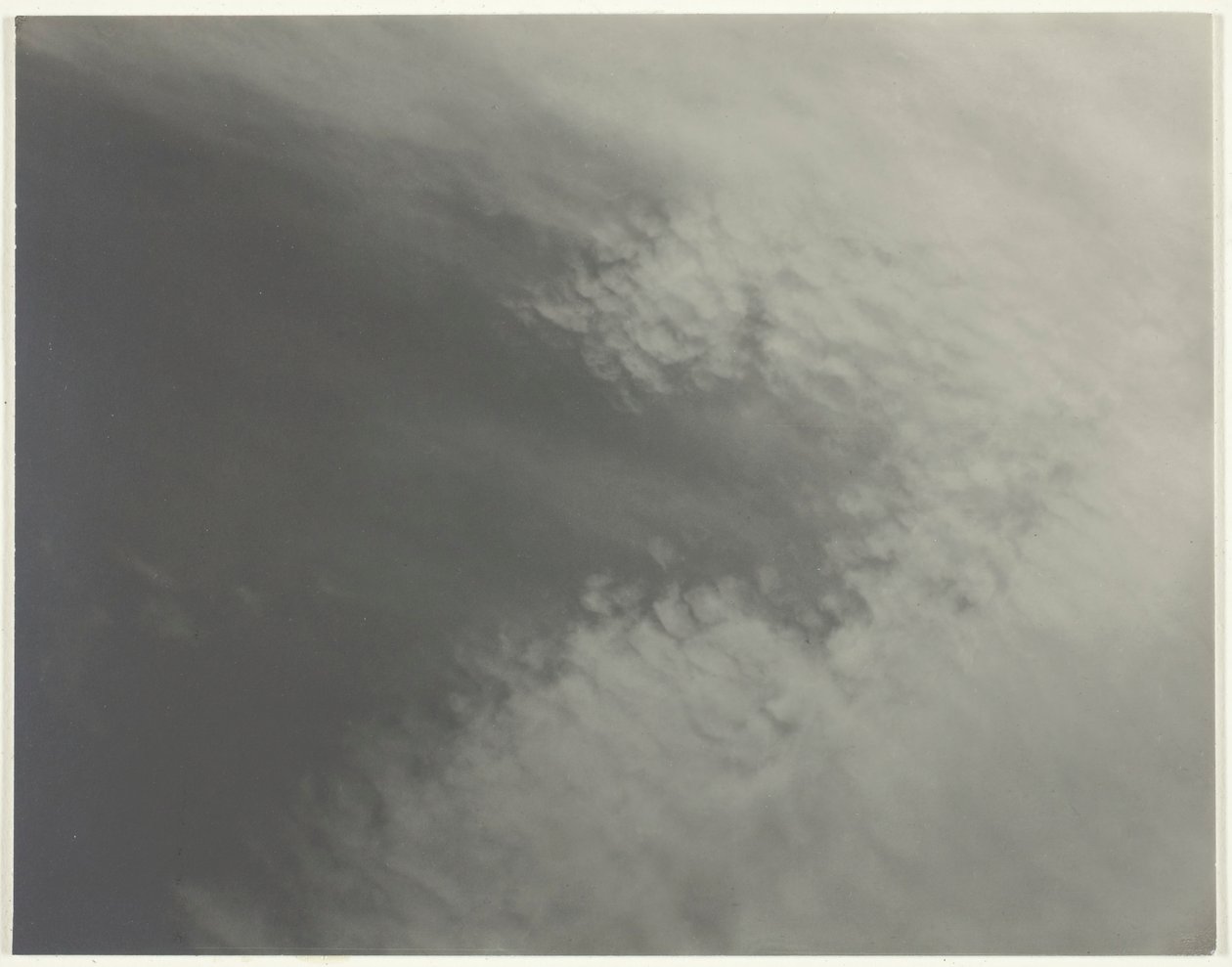 Odpowiednik, z zestawu E Print 1, 1923. autorstwa Alfred Stieglitz