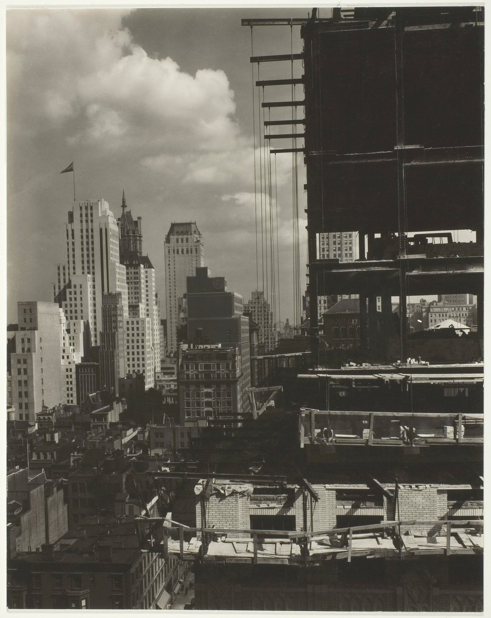 Z mojego okna w amerykańskim miejscu, północ, 1931. autorstwa Alfred Stieglitz