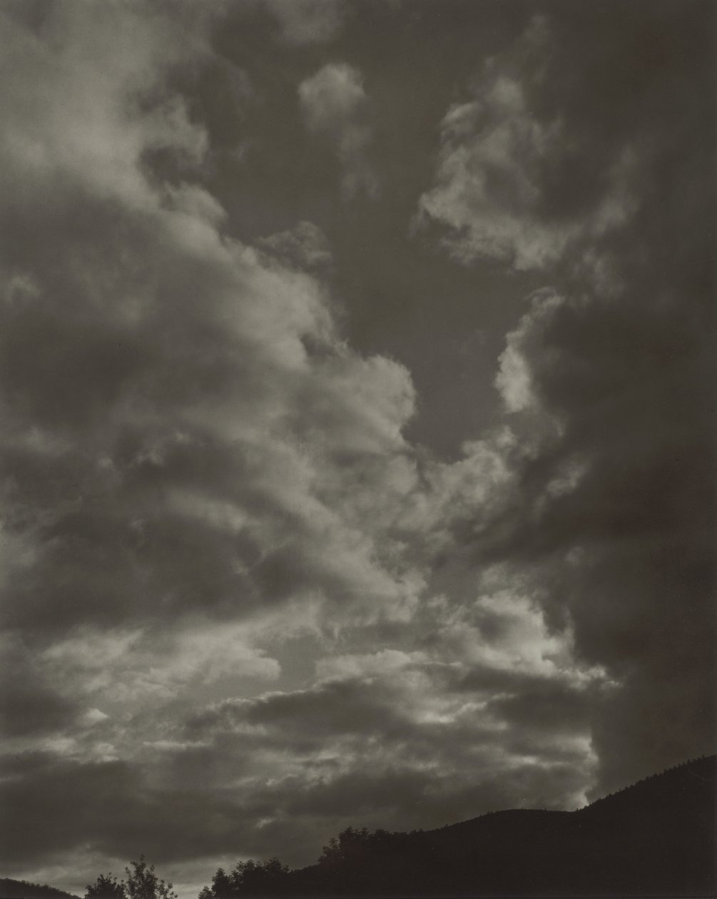 Muzyka - Cykl dziesięciu fotografii chmur, nr II autorstwa Alfred Stieglitz
