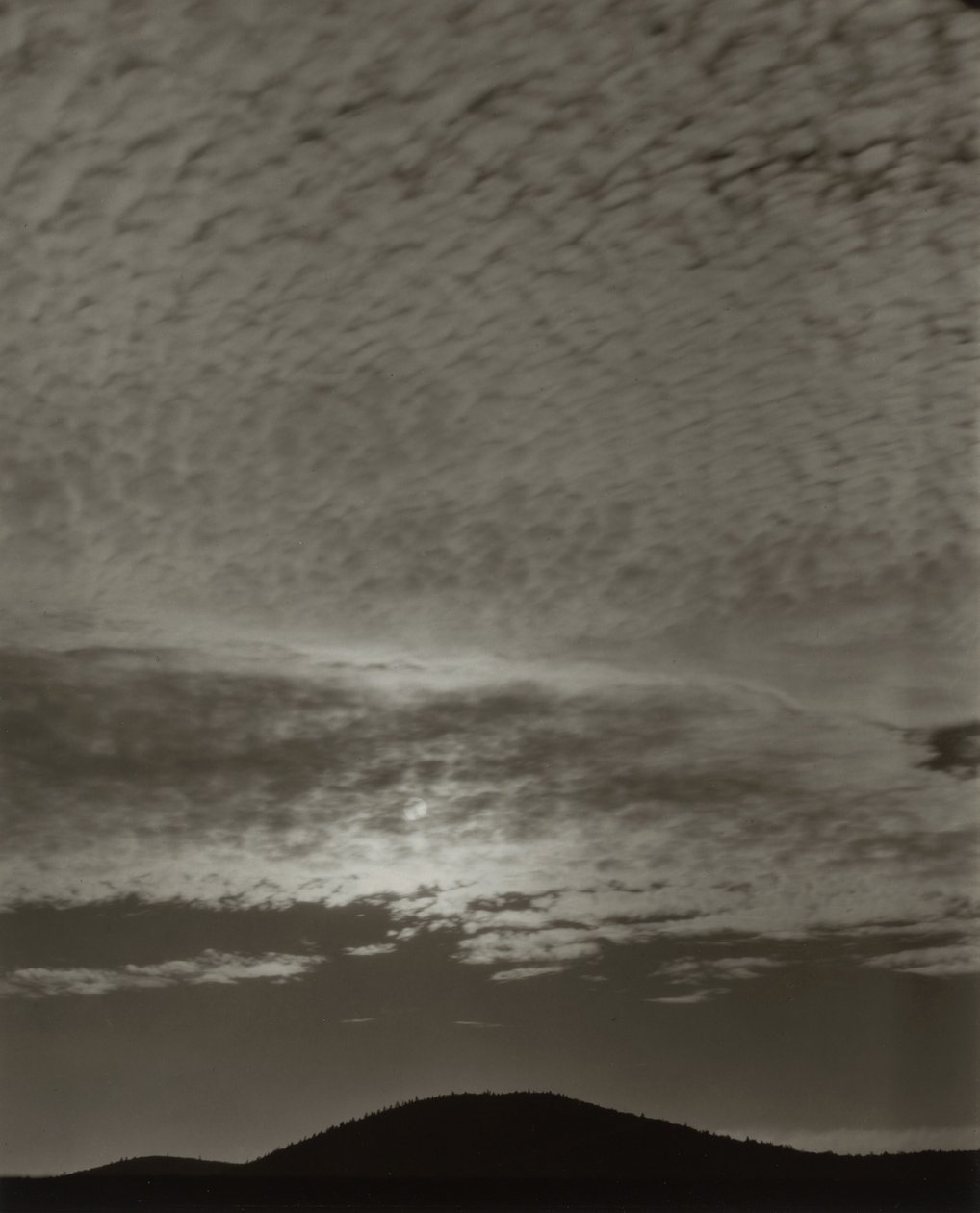 Muzyka — Seria dziesięciu fotografii chmur, nr X autorstwa Alfred Stieglitz