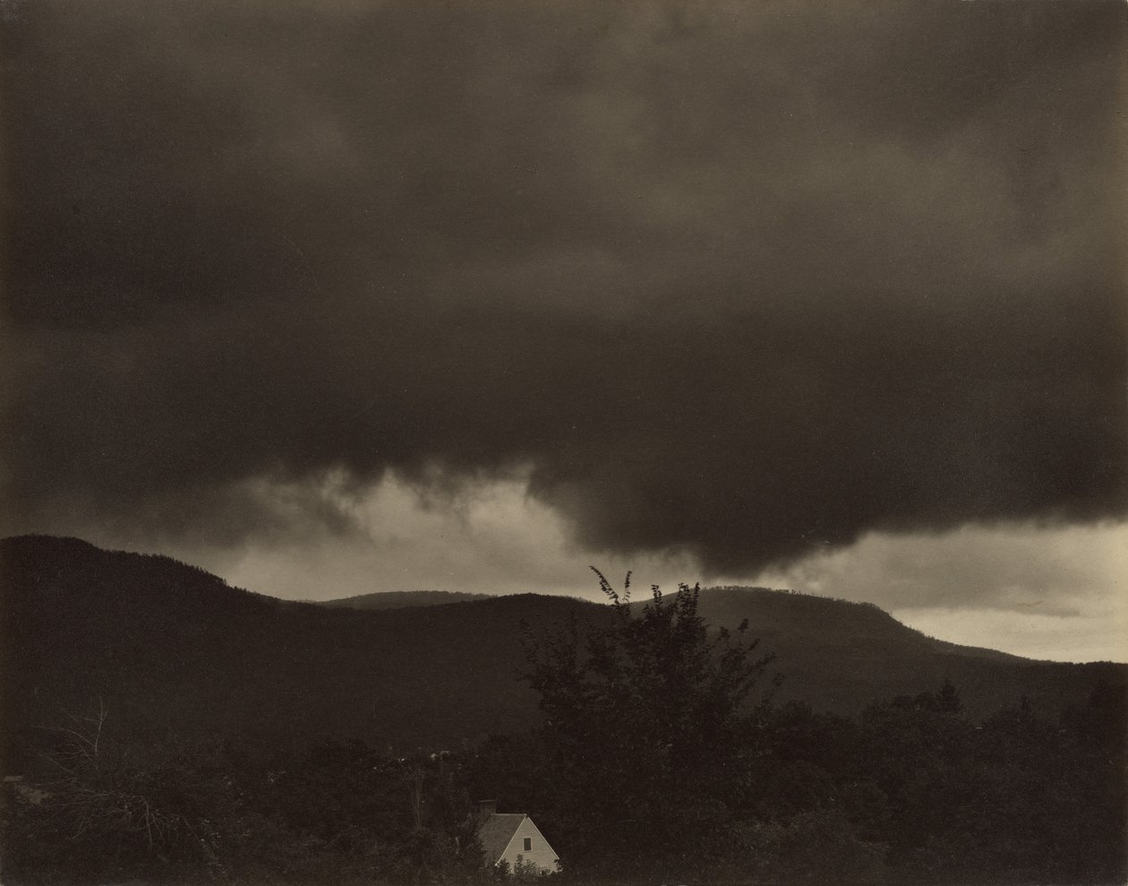 [Muzyka: Seria dziesięciu fotografii chmur, nr 1] autorstwa Alfred Stieglitz