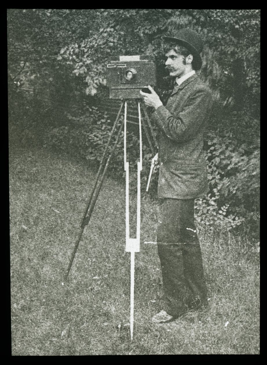 Autoportret z aparatem, statywem i pistoletem autorstwa Alfred Stieglitz