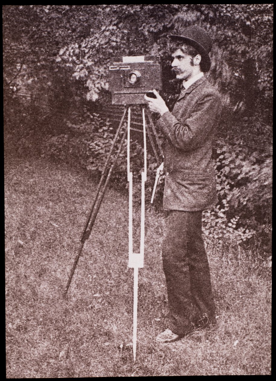 Autoportret z aparatem, statywem i pistoletem autorstwa Alfred Stieglitz