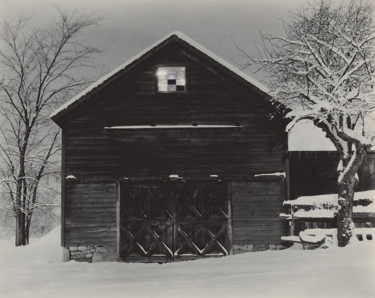 Czarna stodoła i biały śnieg autorstwa Alfred Stieglitz