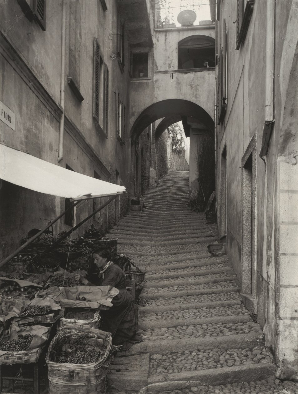 Via Fiori, Bellagio autorstwa Alfred Stieglitz
