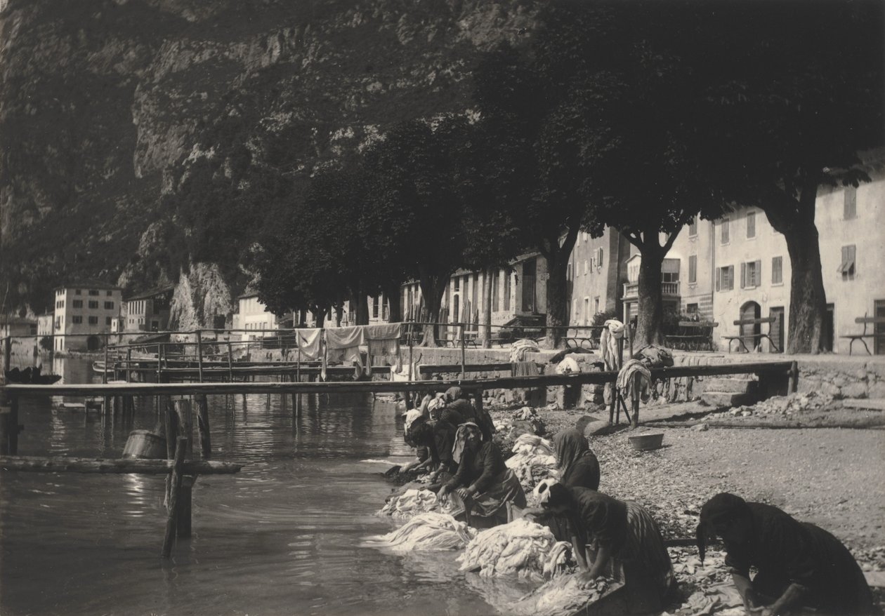 Pralniczki w Riva del Garda autorstwa Alfred Stieglitz