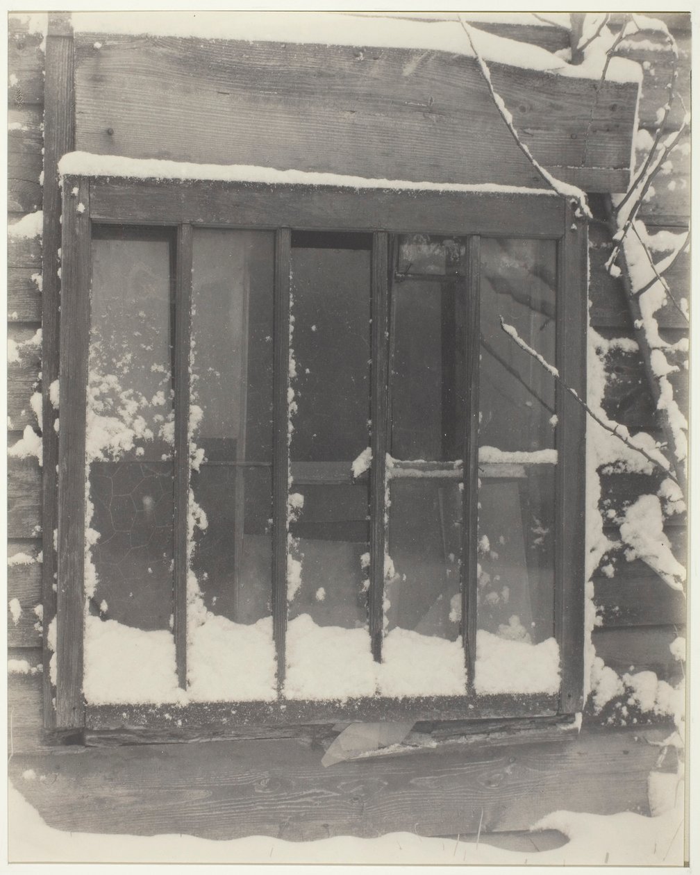 Okno: drewno, szkło, śnieg autorstwa Alfred Stieglitz