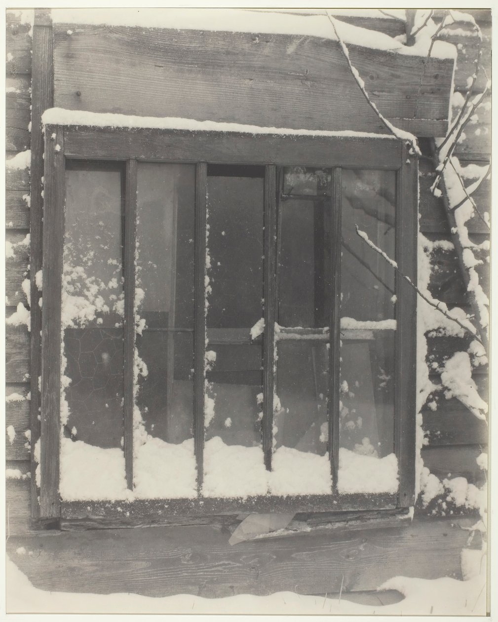 Okno: Drewno, Szkło, Śnieg, 1923. autorstwa Alfred Stieglitz