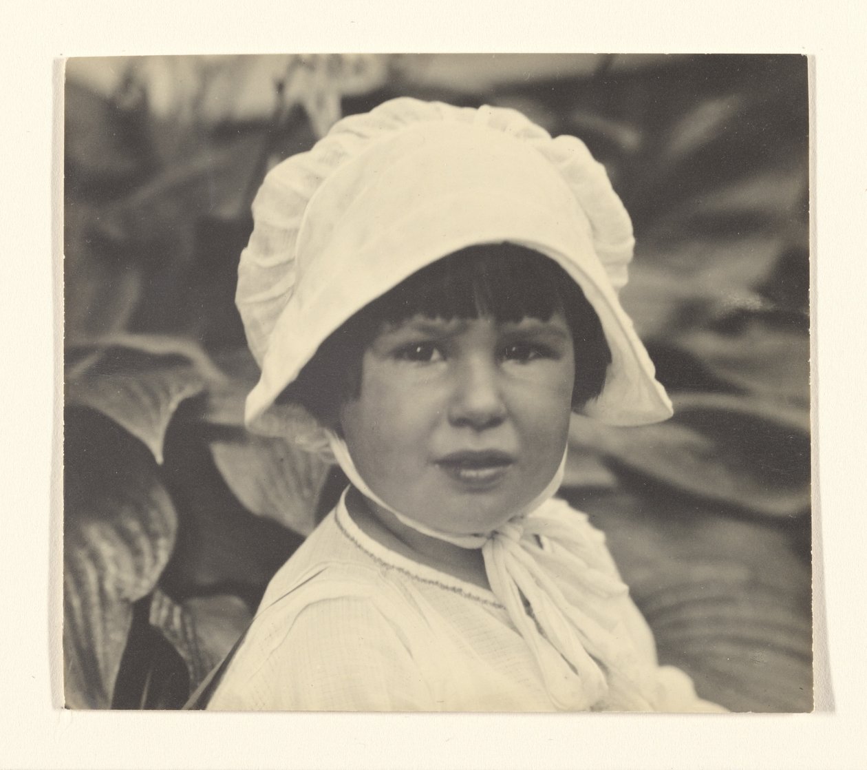 [Yvonne Boursault, Lake George] autorstwa Alfred Stieglitz