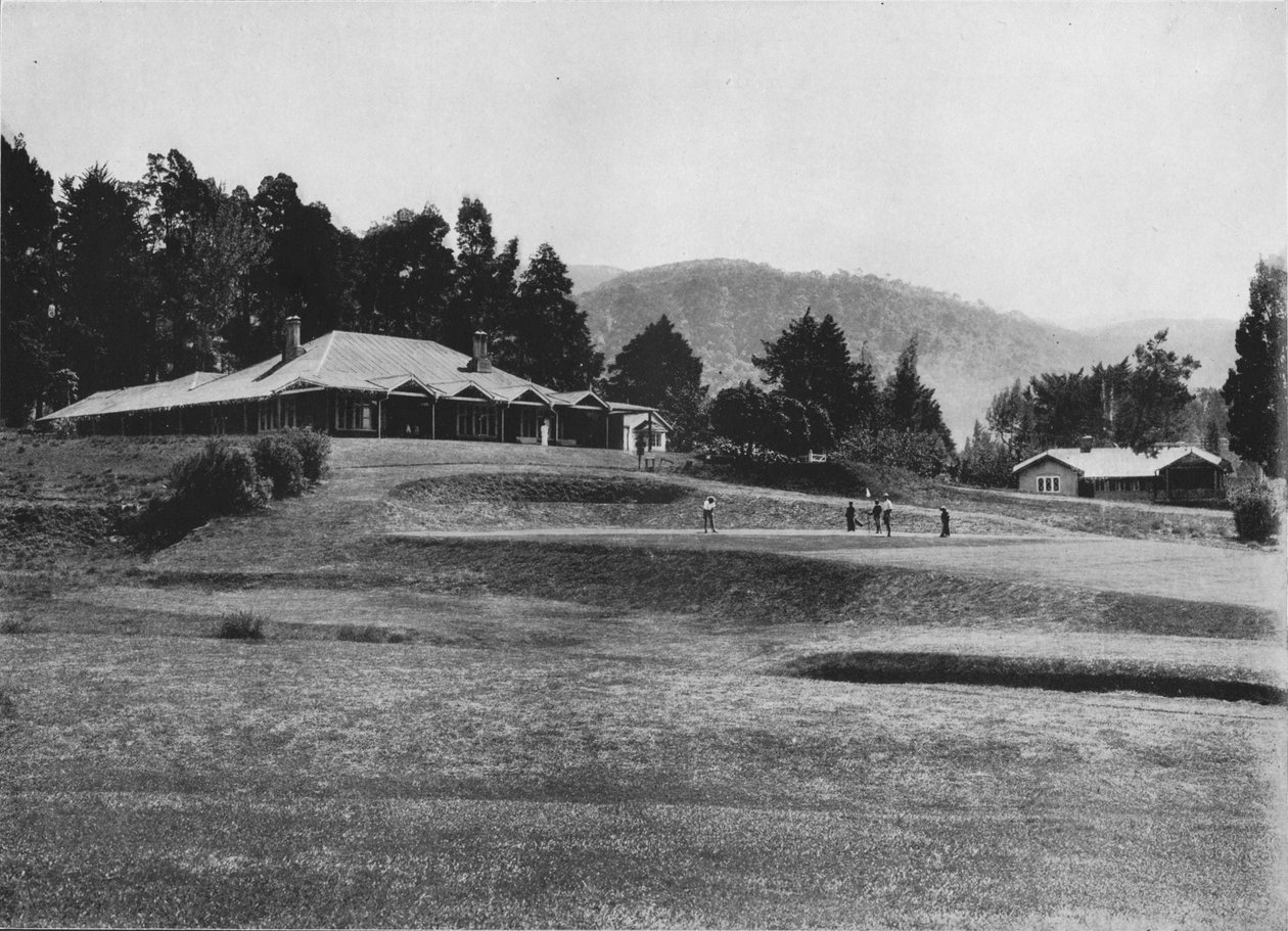 18th Hole and Club House, Golf Links, Nuwara Eliya, wysokość 6200 stóp, c1890, 1910 autorstwa Alfred William Amandus Plate