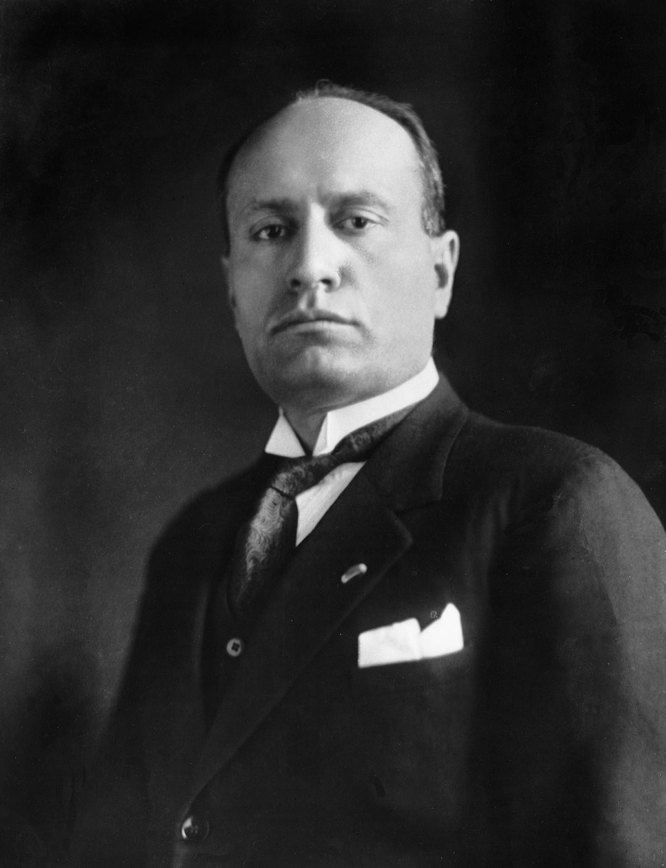 Benito Mussolini (zdjęcie czarno-białe) autorstwa Fratelli Alinari