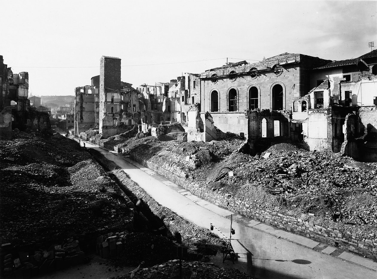 II wojna światowa: gruzy w Borgo San Jacopo we Florencji, po bombardowaniu. Ta fotografia, dawniej część Kolekcji Brogi, obecnie należy do Kolekcji Alinari (zdjęcie czarno-białe) autorstwa Fratelli Alinari