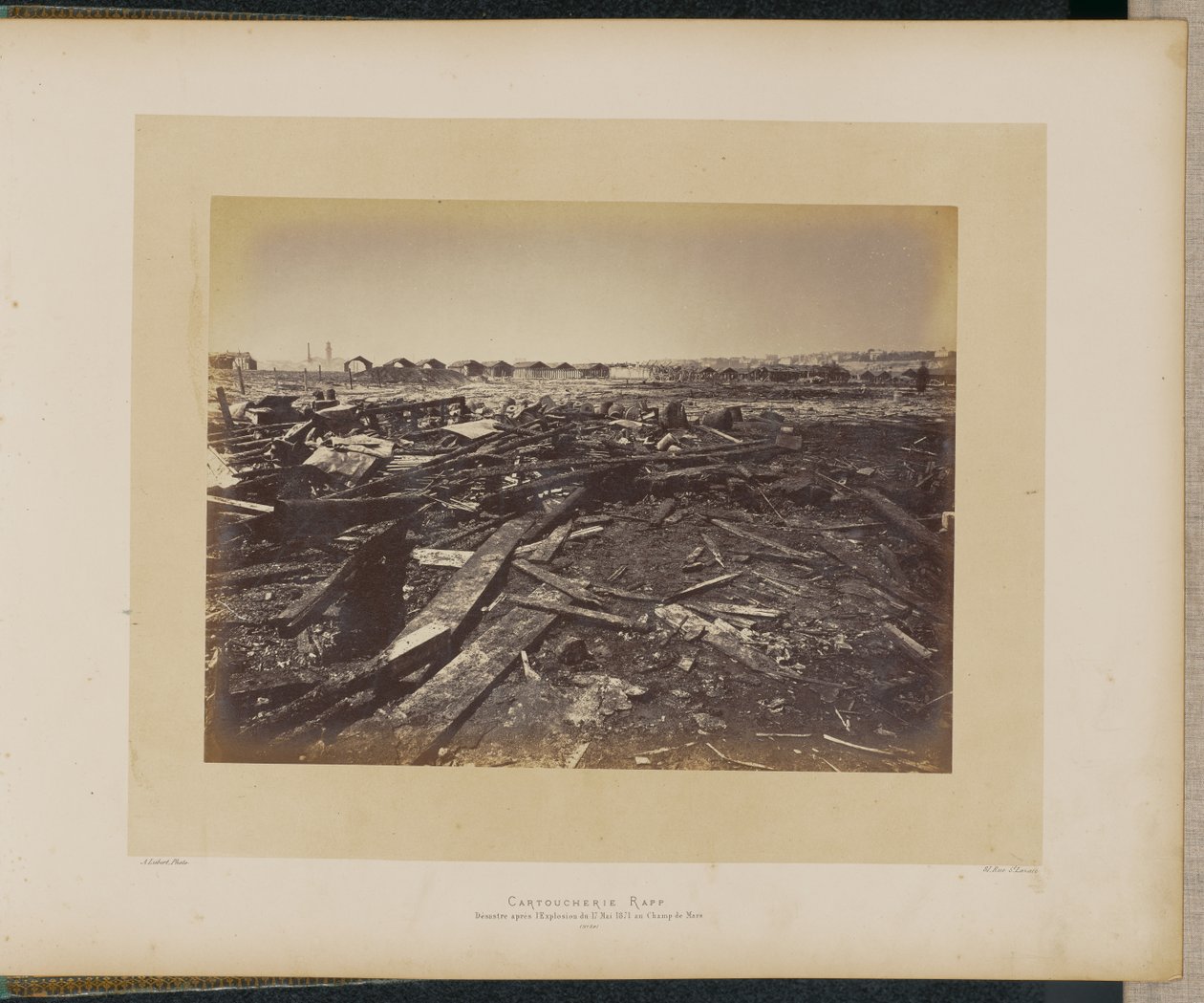 Cartoucherie Rapp. Katastrofa na Polach Marsowych po eksplozji 17 maja 1871 r. autorstwa Alphonse J. Liébert