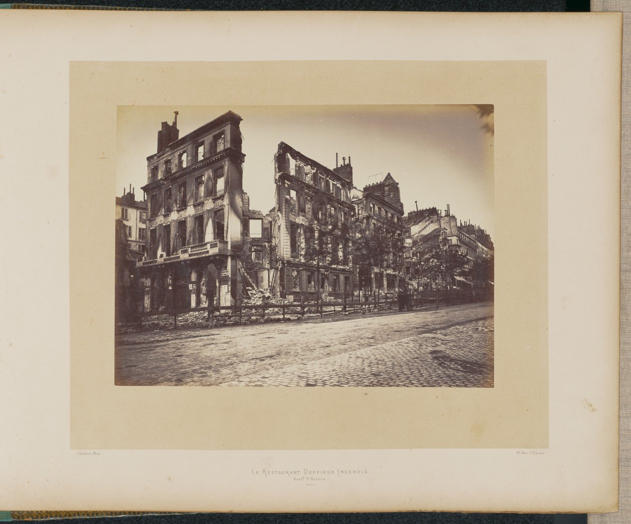 Restauracja Deffieux spłonęła (Boulevard Saint-Martin). autorstwa Alphonse J. Liébert