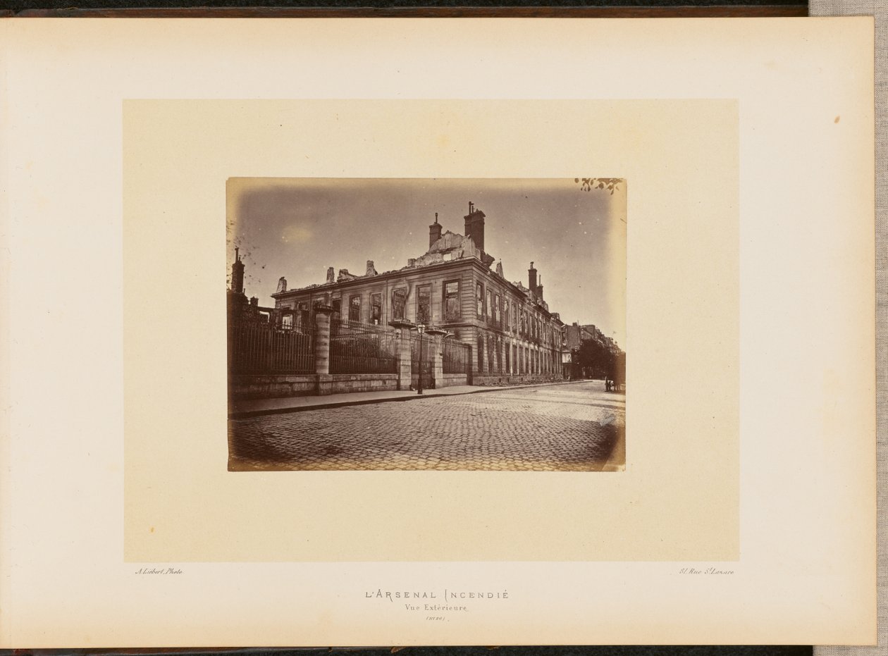 Płonący arsenał. Widok zewnętrzny. autorstwa Alphonse J. Liébert