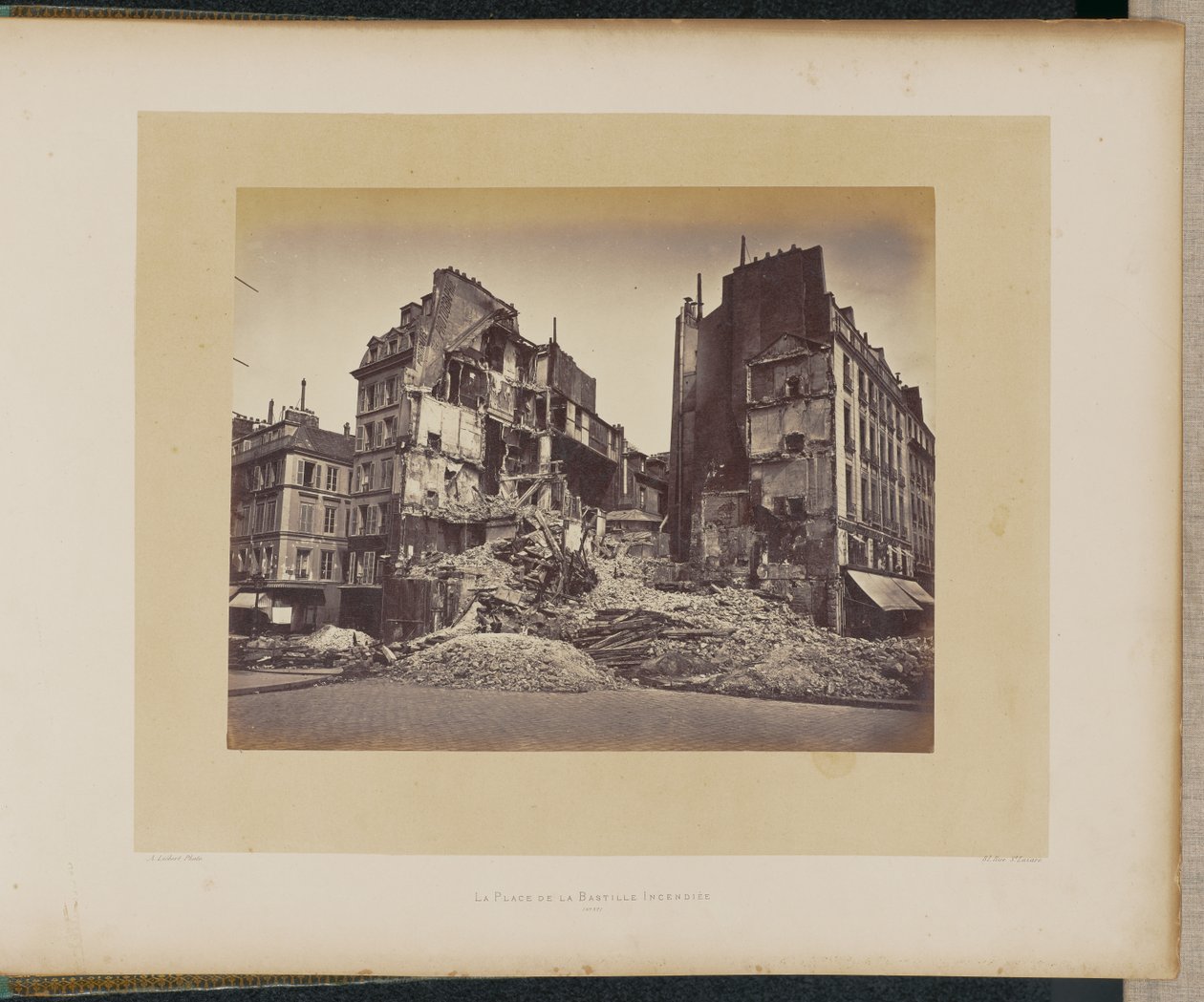 Płonący Place de la Bastille. autorstwa Alphonse J. Liébert
