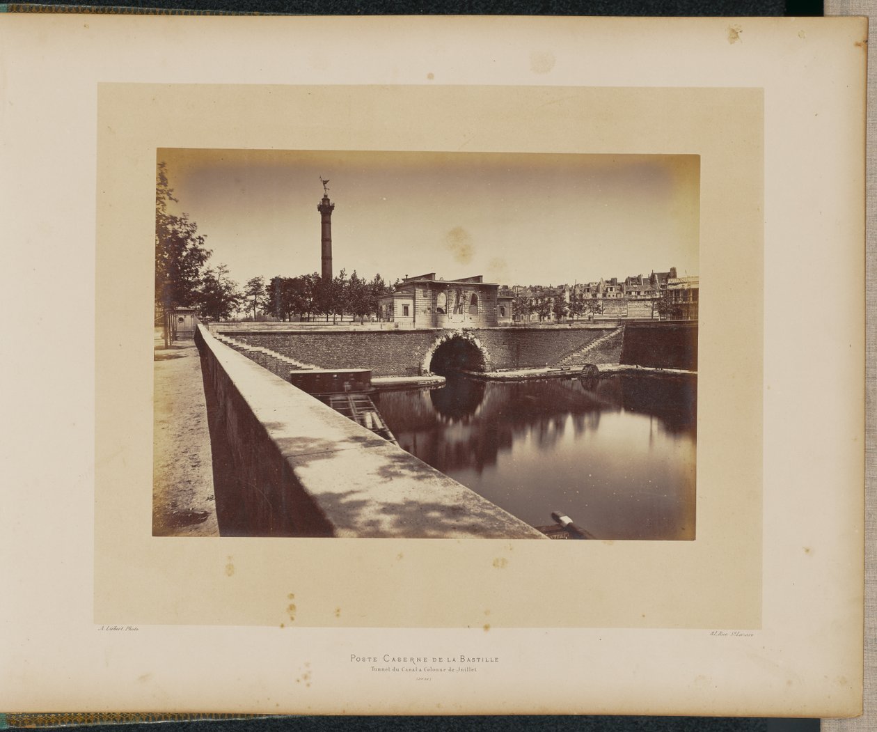 Koszary pocztowe Bastylii. Tunel i Kolumna Lipcowa. autorstwa Alphonse J. Liébert