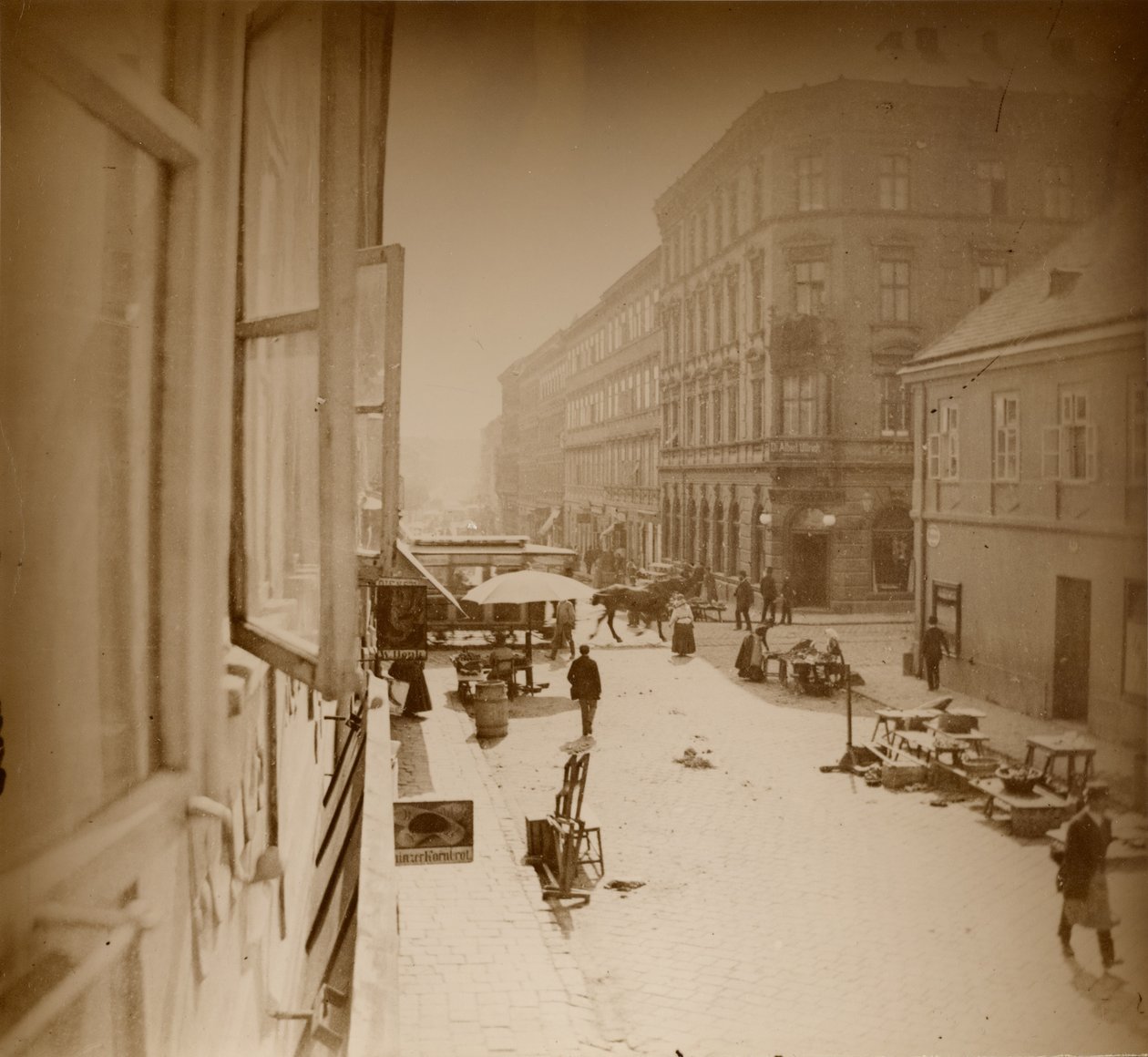[Widok z okna mieszkania Muchy, w pobliżu Amalienstrasse, Monachium]. autorstwa Alphonse Maria Mucha