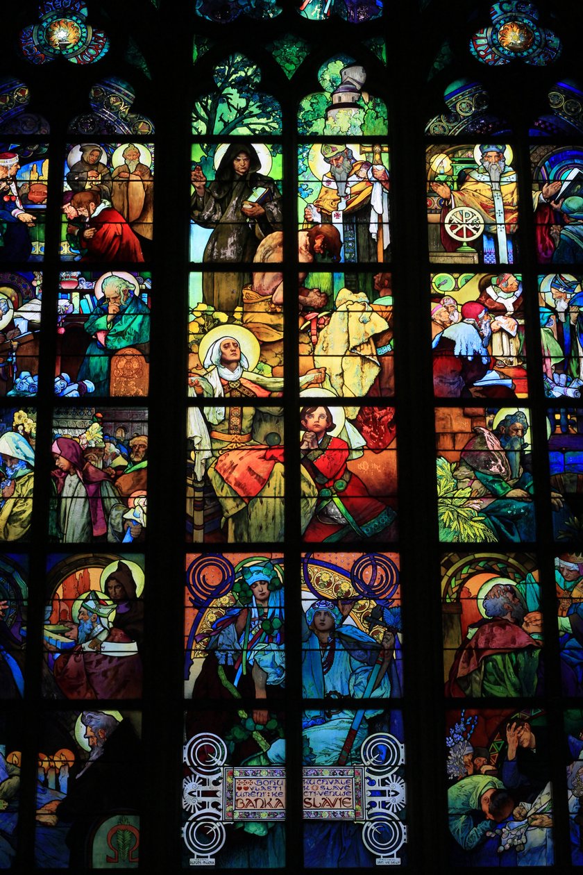 Fragment witraża, Życie świętych Cyryla i Metodego, św, Katedra Wita, Wacława i Wojciecha, Praga, Czechy (witraż) autorstwa Alphonse Mucha