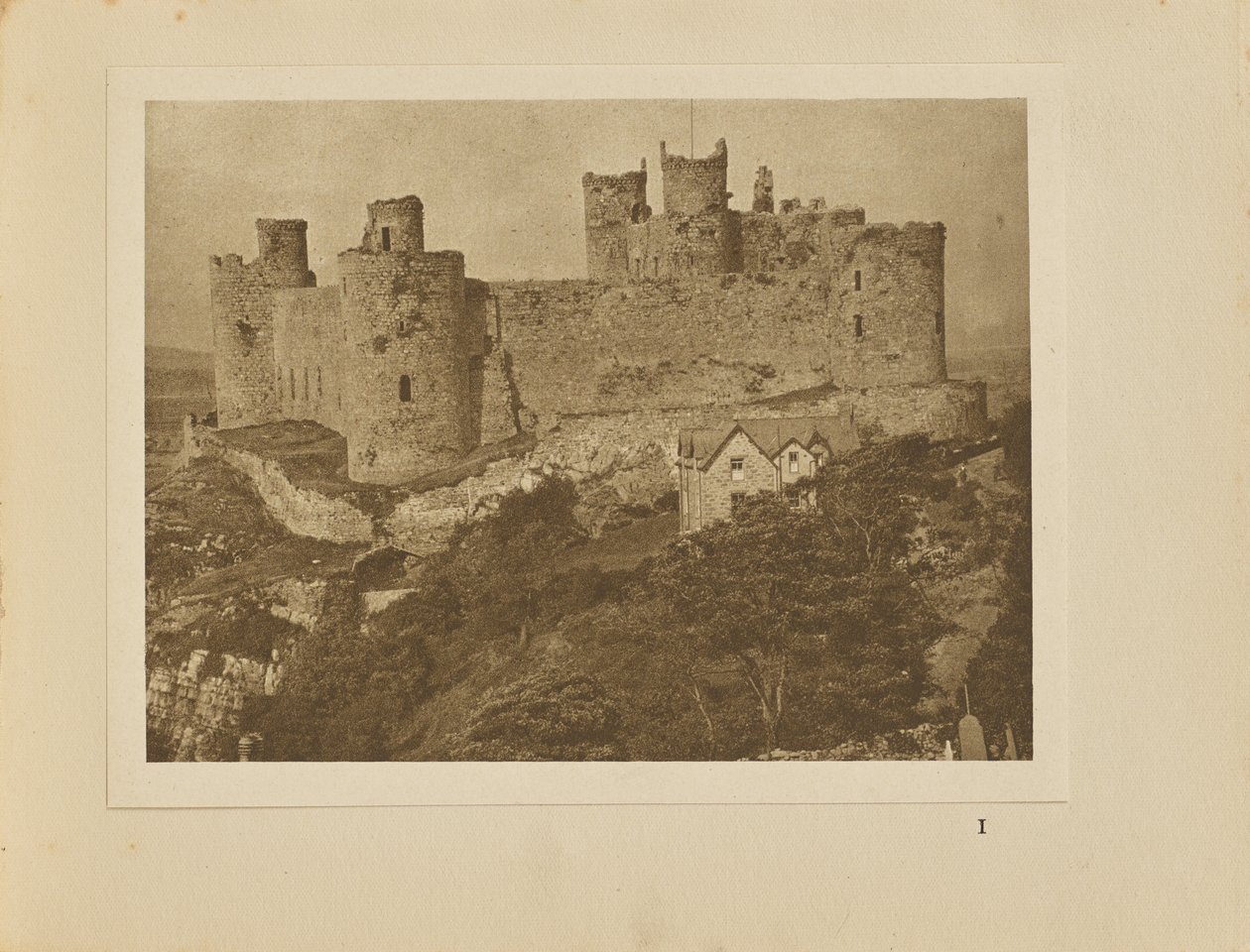 Zamek Harlech ze skały autorstwa Alvin Langdon Coburn