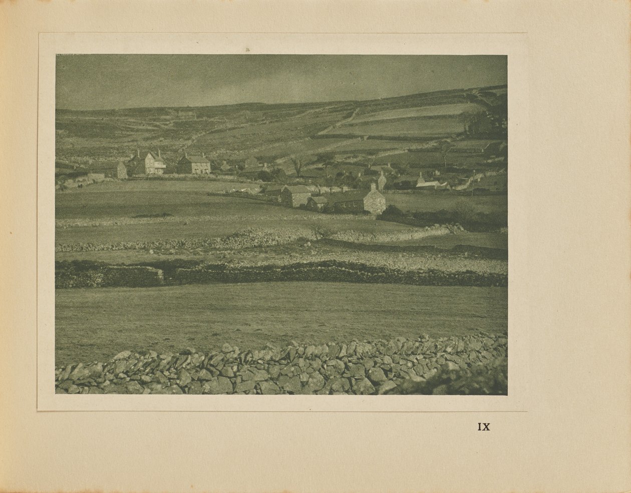 Llanfair autorstwa Alvin Langdon Coburn