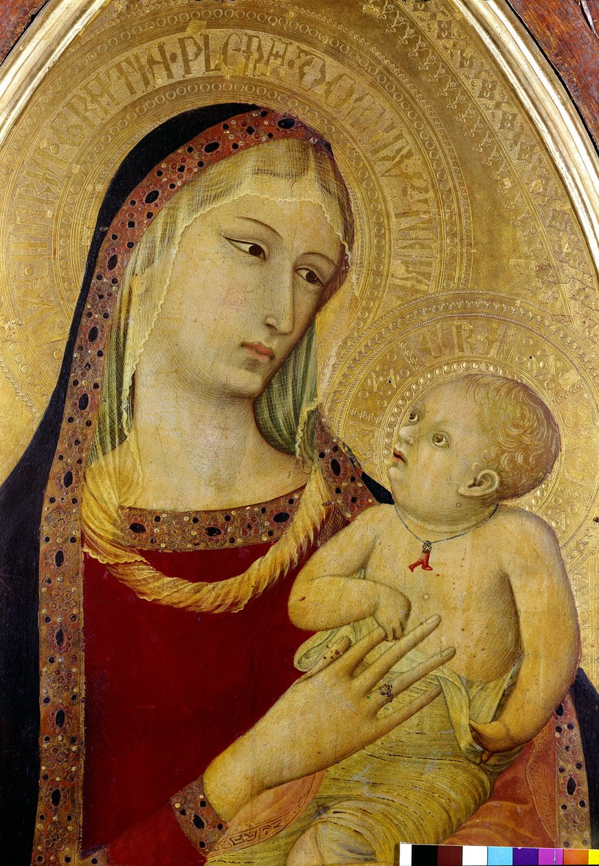 Dziewica z Dzieciątkiem, szczegół. Tryptyk św. Prokuratora. Madonna nosi welon i pierścień na palcu dłoni. Jezus Chrystus nosi naszyjnik z koralowym wisiorkiem. Obraz Ambrogio Lorenzettiego (1285-około 1348) autorstwa Ambrogio Lorenzetti