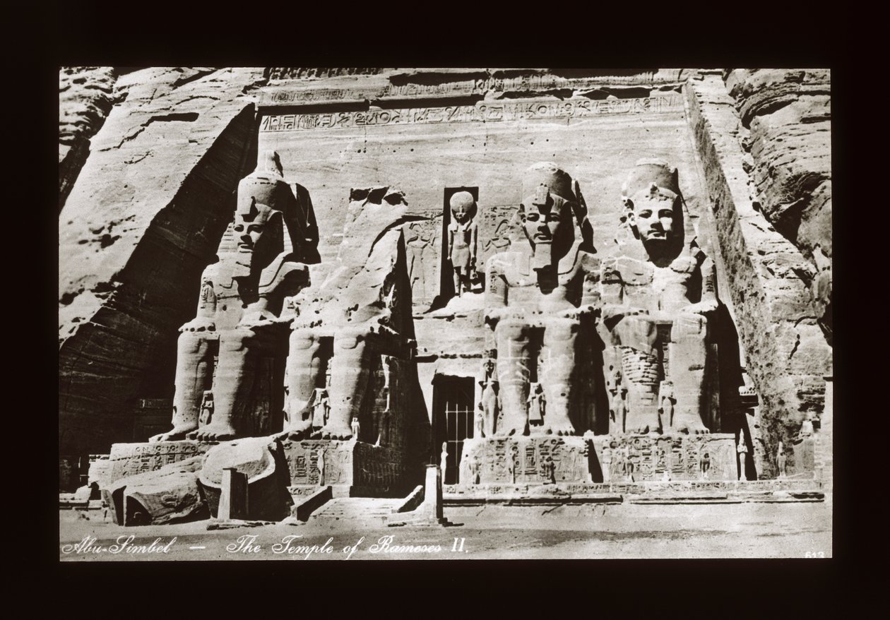 Abu Simbel - Świątynia Ramzesa II (zjeżdżalnia z latarnią) autorstwa American Photographer