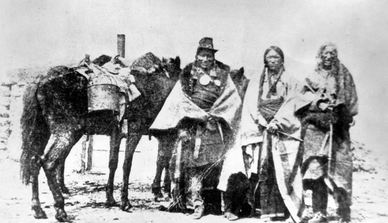 Szefowie Cheyenne przetrzymywani jako zakładnicy przez generała Custera za powrót pani Morgan i pani White autorstwa American Photographer