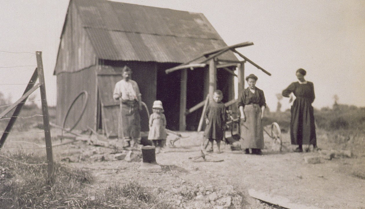 Dzieci i rodziny w powojennej Francji, Lens, Pas-de-Calais, 1919 autorstwa American Photographer