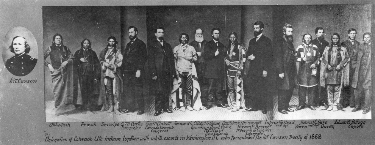 Delegacja Indian Colorado Ute wraz z białą eskortą w Waszyngtonie, która sformułowała Traktat Kit Carson, 1868 autorstwa American Photographer