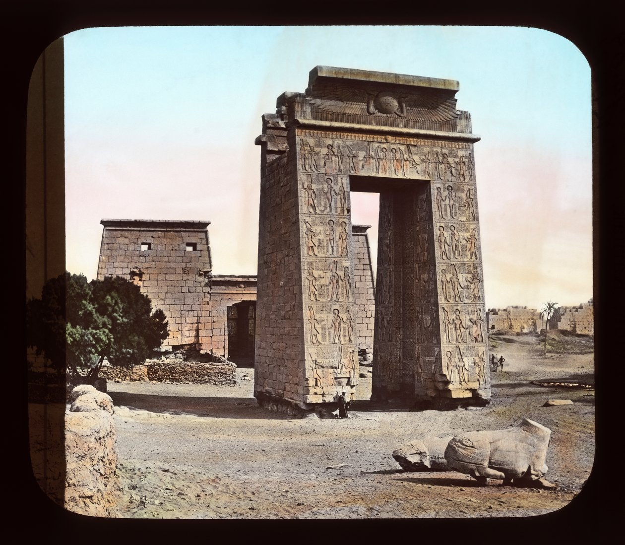 Egipt - Brama Karnak i pylon (zjeżdżalnia latarni) autorstwa American Photographer