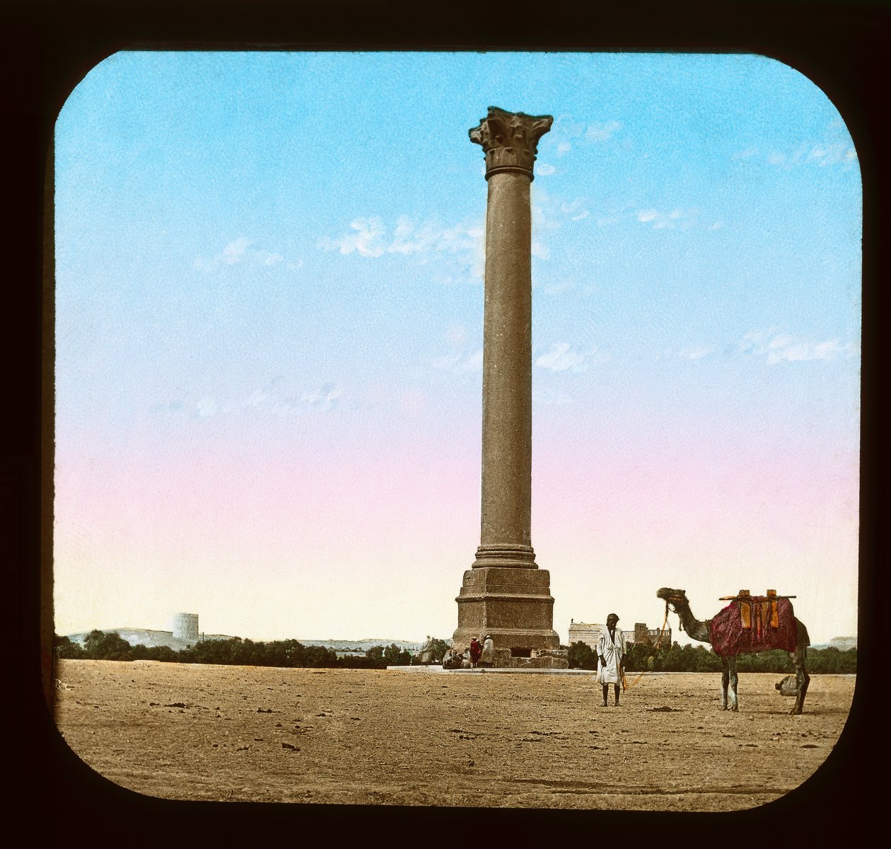 Egipt - Słup Pompejusza, Aleksandria (zjeżdżalnia z latarnią) autorstwa American Photographer