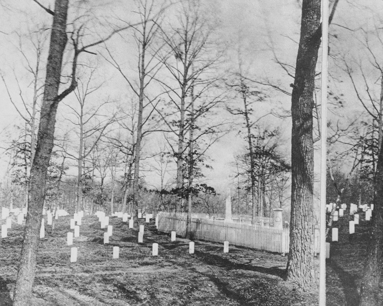 Groby państwa Custis, otoczone Union Dead, cmentarz Arlington autorstwa American Photographer