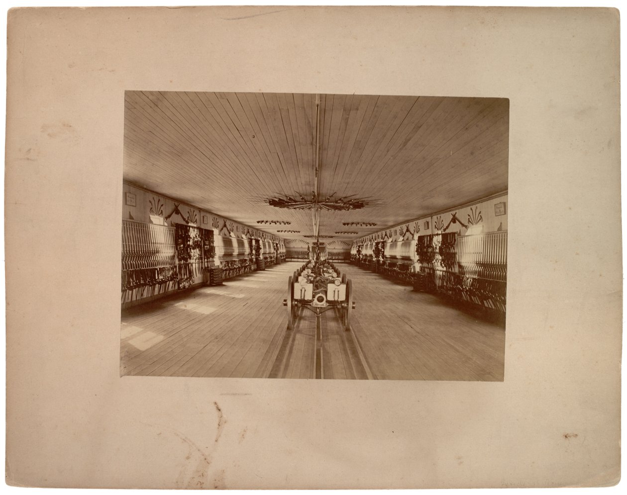 Wnętrze Armwarda, ok. 1870 (zdjęcie w sepii) autorstwa American Photographer