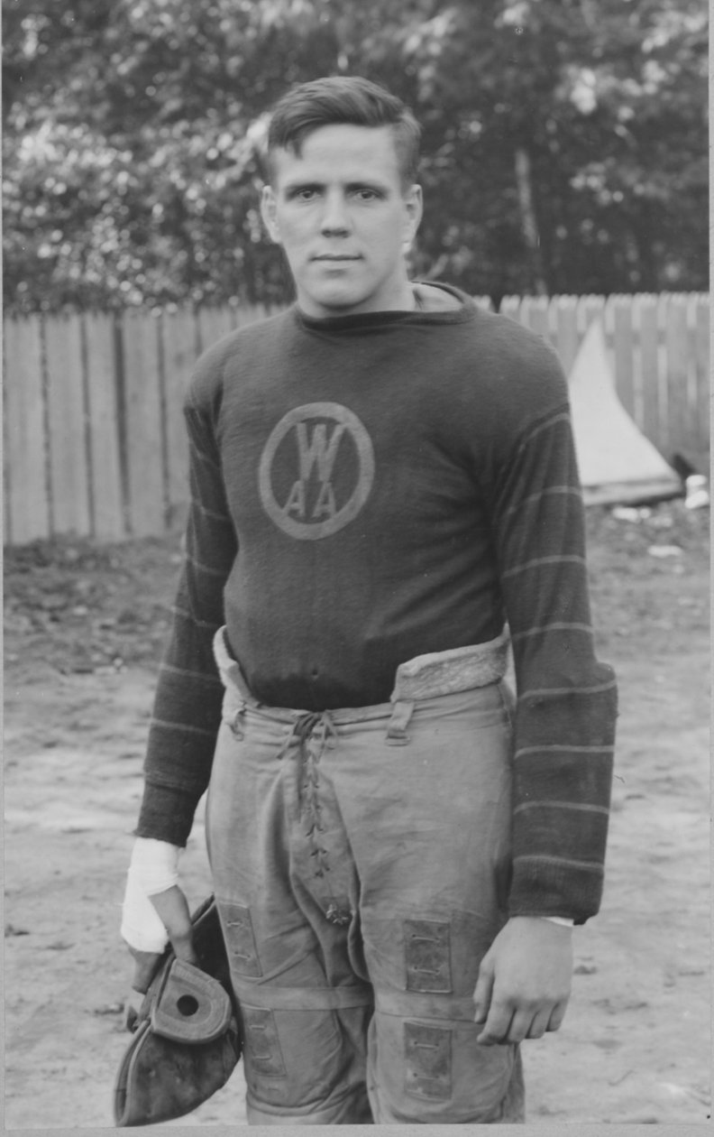 P. Freeman, asystent trenera drużyny piłkarskiej Westinghouse Athletic Association, 1923 autorstwa American Photographer