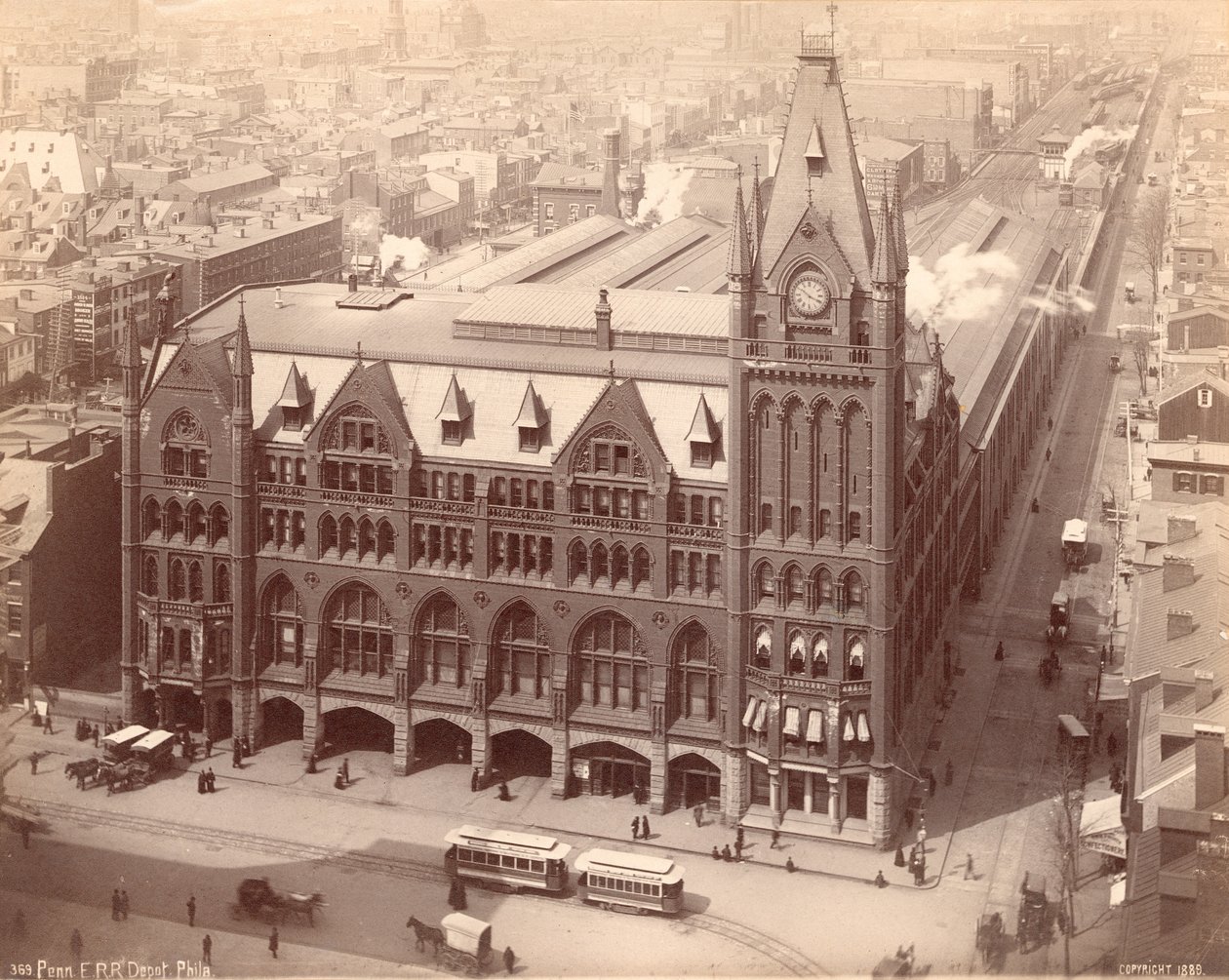 Stacja kolejowa Pennsylvania, Market Street West przy Penn Square, 1889 (odbitka albumowa) autorstwa American Photographer