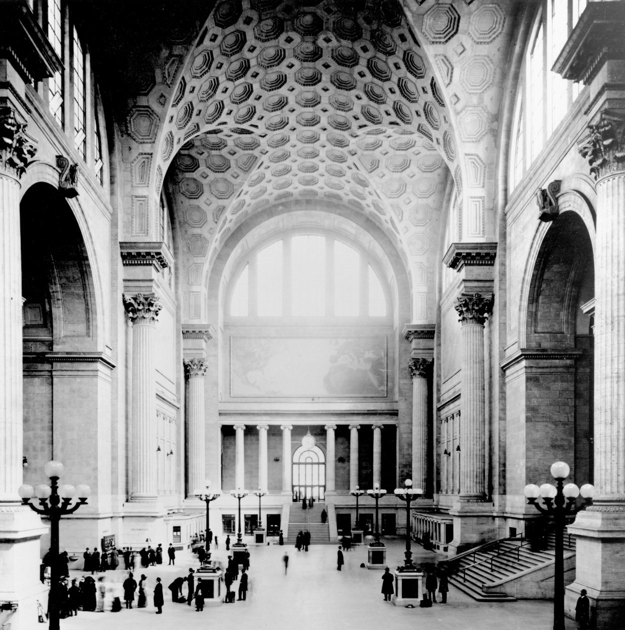 Pennsylvania Station, Nowy Jork, główna poczekalnia - patrząc na północ, ok. 1910 autorstwa American Photographer